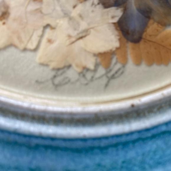 Cottage Girl Creations Ceramic Plate With Inlaid Dried Flowers - Picture 4 of 5